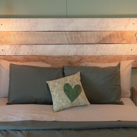 The Green Heart Inn Kingsville エクステリア 写真