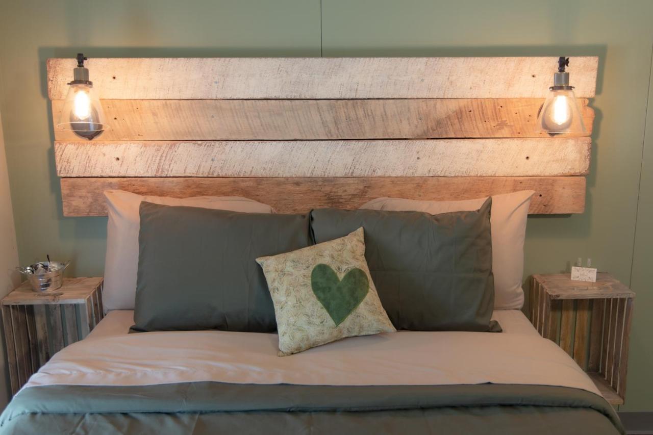 The Green Heart Inn Kingsville エクステリア 写真